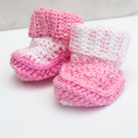 ⭐️Host Pick⭐️Pink and White Handmade Baby Booties 👶 - Picture 1 of 2